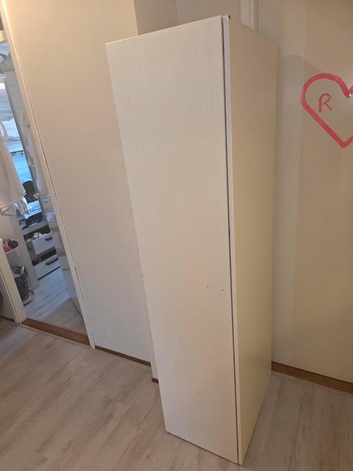 Kledingkast - Licht beschadigd -  moet zsm weg!!, Huis en Inrichting, Kasten | Kledingkasten, Ophalen