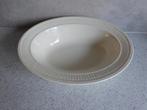 Schaal 26x21x6 cm. Edme Wedgwood, Huis en Inrichting, Keuken | Servies, Ophalen of Verzenden, Wedgwood, Aardewerk, Schaal of Schalen