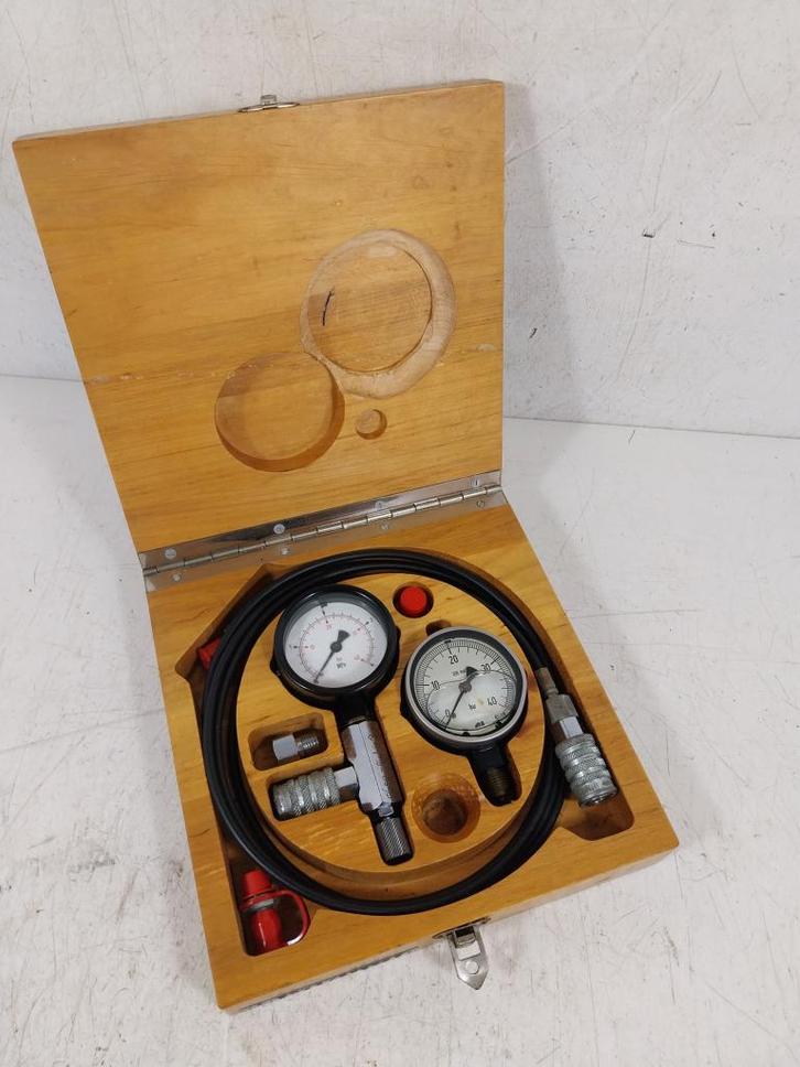 Meterset in houten koffertje met adapters en slang., Doe-het-zelf en Verbouw, Gereedschap | Handgereedschap, Gebruikt, Ophalen of Verzenden