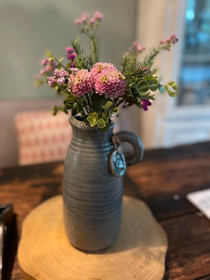 Grijs keramieken vaasje, Huis en Inrichting, Woonaccessoires | Kunstplanten en Kunstbloemen, Zo goed als nieuw, Ophalen of Verzenden