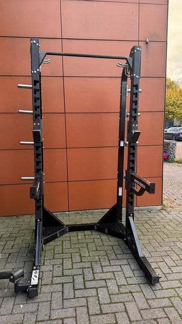 Hammer Strength Halfrack met Jhook en afleg Spotters beschikbaar voor biedingen