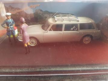 model van een citroën id 20 break, met modellen. 1:43