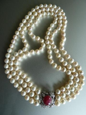 Imposant Akoya parel collier + witgouden slot robijn/diamant beschikbaar voor biedingen