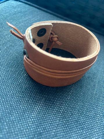 Leren armband breed model beschikbaar voor biedingen