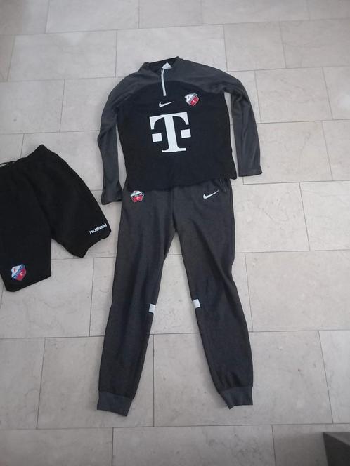 Trainingspakken Fc Utrecht, origineel,  Nike, 5 stuks, Verzamelen, Sportartikelen en Voetbal, Shirt, Ajax, Ophalen of Verzenden