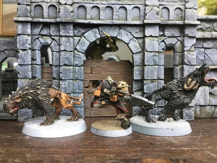 Oldhammer chaos warrior hunter and hounds, Hobby en Vrije tijd, Wargaming, Zo goed als nieuw, Warhammer, Figuurtje(s), Geverfd