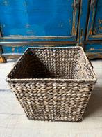 Rotan mand , vierkant, Huis en Inrichting, Woonaccessoires | Schalen en Manden, Ophalen, Mand, Vierkant, Zo goed als nieuw