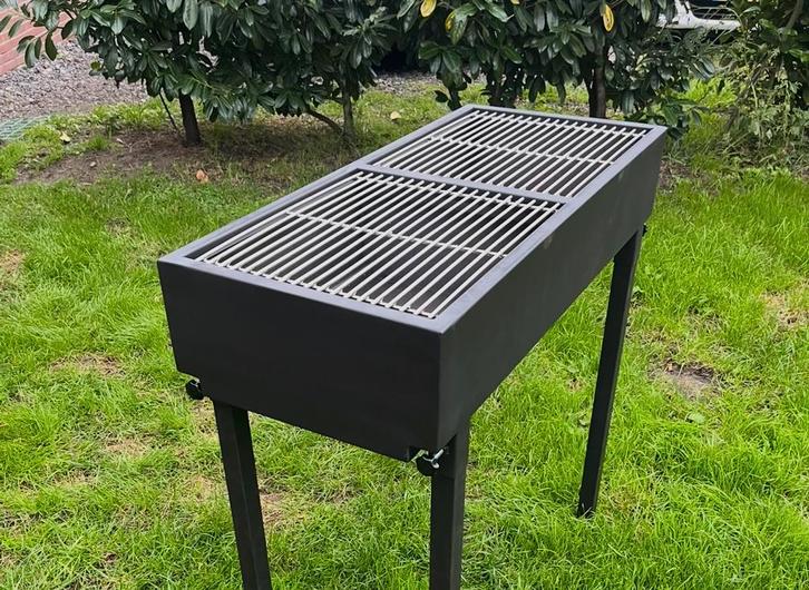 Robuuste houtskool BBQ, Tuin en Terras, Houtskoolbarbecues, Nieuw, Met accessoires, Ophalen of Verzenden