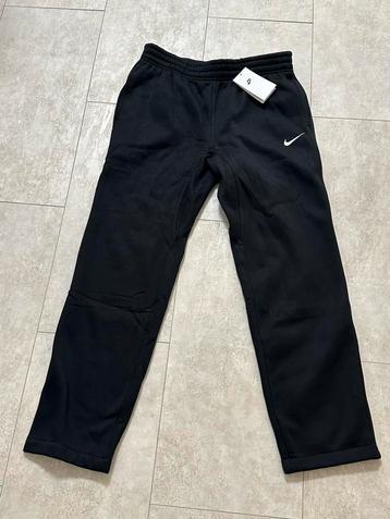 Joggingbroek beschikbaar voor biedingen