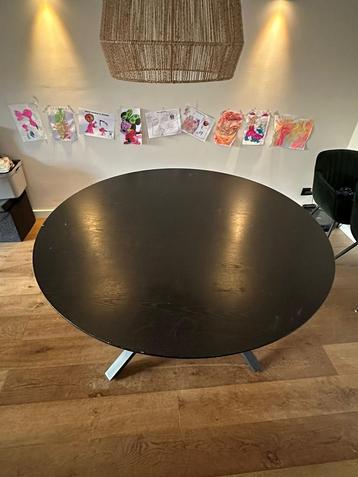 Ronde eettafel zwart 130 cm – gratis af te halen beschikbaar voor biedingen
