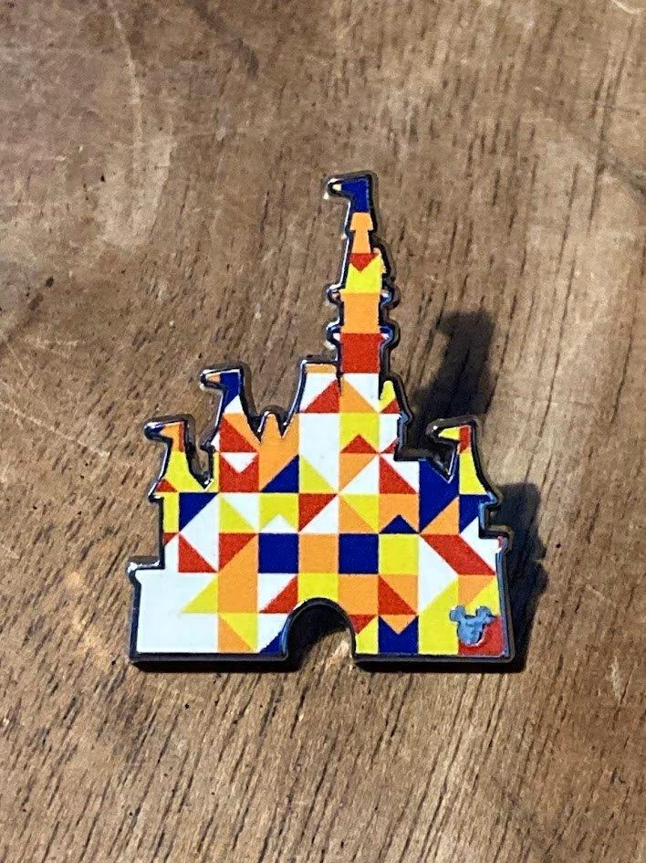 Castles Geometric Castle Disney pin trading, Verzamelen, Disney, Overige typen, Overige figuren, Ophalen of Verzenden