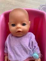 BABYBORN MET MAXICOSI EN SPEEN EN ZONNEBRILLETJE, Ophalen of Verzenden, Zo goed als nieuw, Babypop