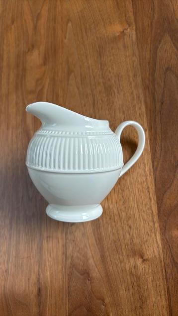 Melkkannetje van Wedgwood Windsor beschikbaar voor biedingen