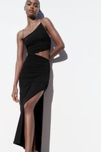 Dames Zara jurk asymmetrisch met cut out zwart maat S top, Ophalen of Verzenden, Zo goed als nieuw, Maat 36 (S), Onder de knie