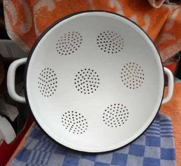 emaille vergiet/ oude vergiet wit email beschikbaar voor biedingen