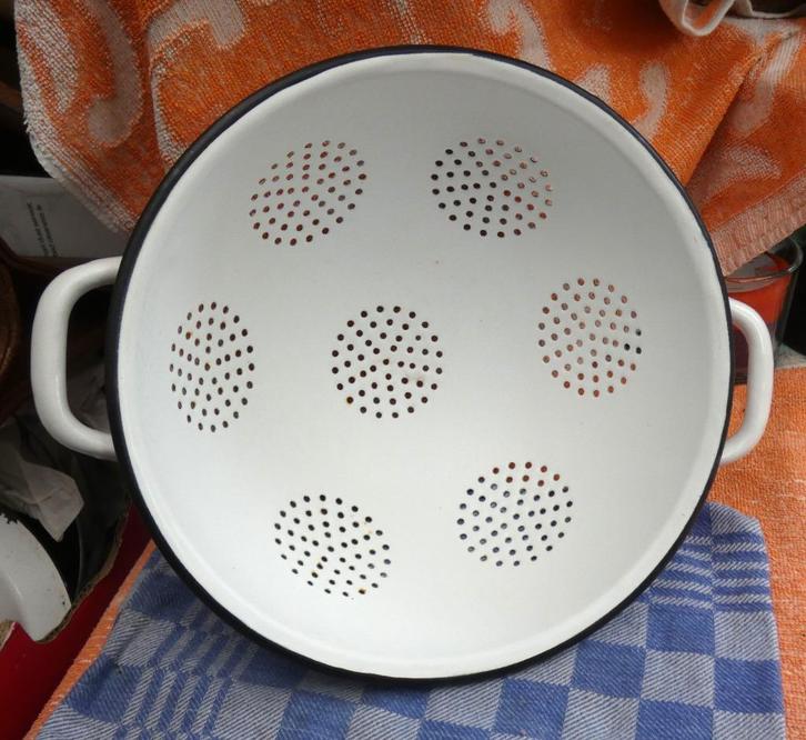 emaille vergiet/ oude vergiet wit email, Antiek en Kunst, Antiek | Emaille, Ophalen of Verzenden