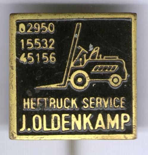 Heftruck Service J. Oldenkamp zwart op koper speldje( D_323), Verzamelen, Speldjes, Pins en Buttons, Zo goed als nieuw, Speldje of Pin
