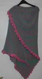 Prachtige groen/roze omslagdoek/poncho met roze bloemetjes, Groen, Zo goed als nieuw, Maat 46/48 (XL) of groter, Verzenden