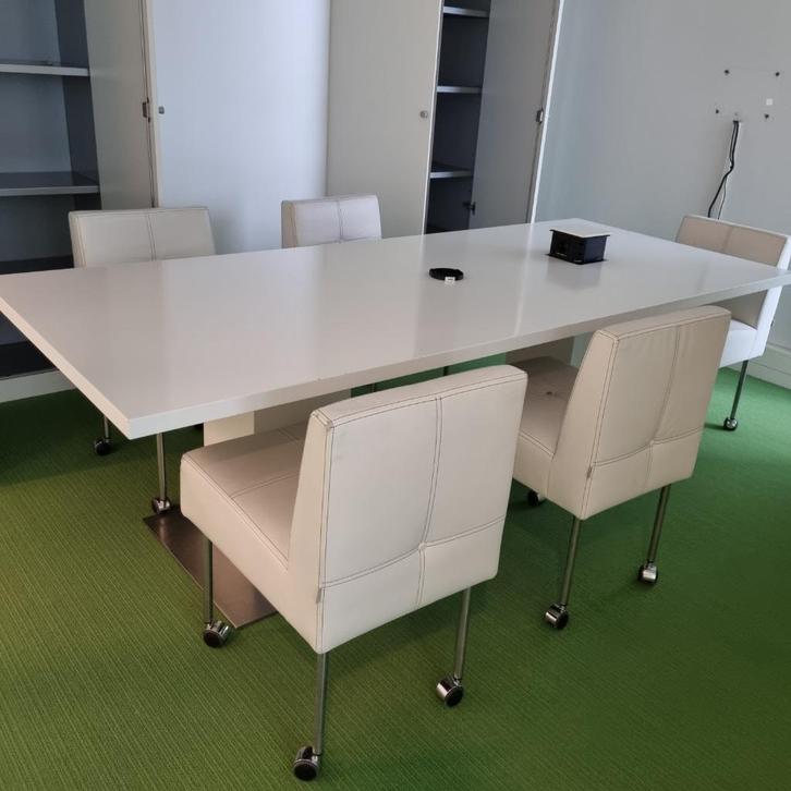 aantal wit lederen fauteuil verrijdbaar merk GELDERLAND, Huis en Inrichting, Fauteuils, Gebruikt, 50 tot 75 cm, 75 tot 100 cm