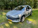 Peugeot 206 1.6 16V Gentry 3D 2002 Grijs, Auto's, Peugeot, Voorwielaandrijving, 15 km/l, Handgeschakeld, Zilver of Grijs