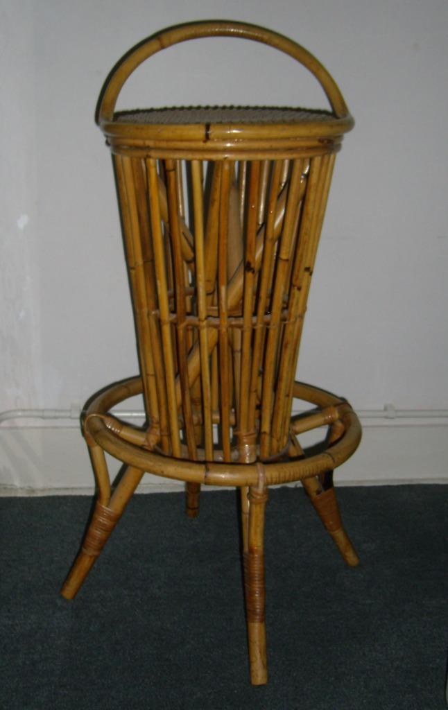 Zeldzame italiaans rotan kruk/ Rare Italian Ratan Stool, Antiek en Kunst, Kunst | Designobjecten, Ophalen