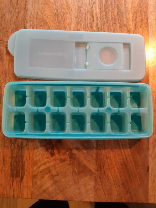 Te koop Tupperware ijsblokjeslade., Caravans en Kamperen, Caravan accessoires, Zo goed als nieuw, Ophalen of Verzenden