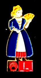 Shell- Luxemburg klederdracht pin, Verzamelen, Speldjes, Pins en Buttons, Verzenden, Nieuw, Stad of Land, Speldje of Pin