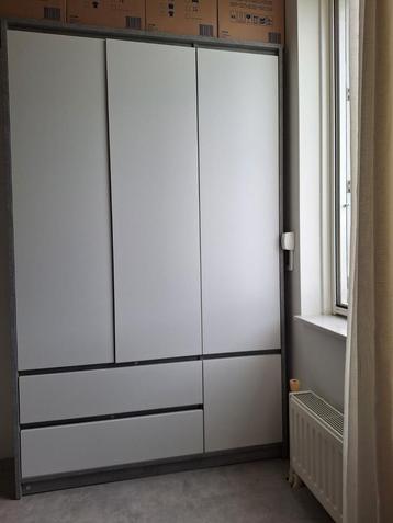 Kledingkast 119x193 wit/beton beschikbaar voor biedingen