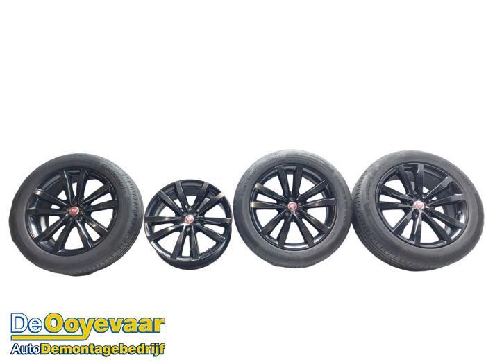 Velgen set + banden van een Jaguar F-Pace (F-Pace 16-), Auto-onderdelen, Banden en Velgen, Personenwagen, Gebruikt, 3 maanden garantie