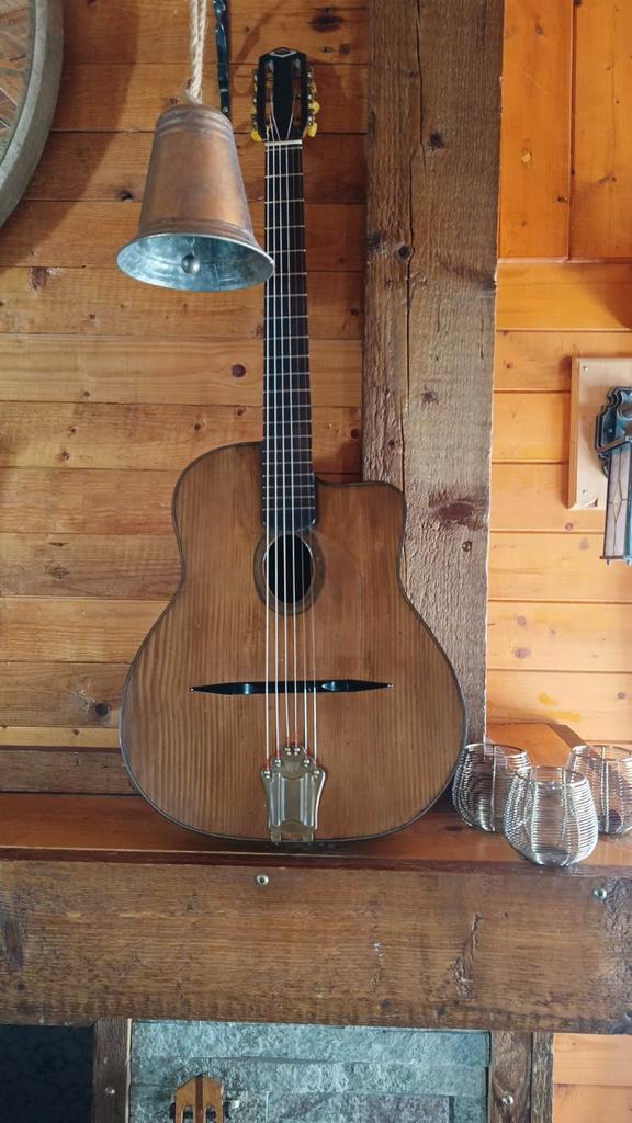 BUSATO Gypsy jazz gitaar 40s/ (Selmer model ), Muziek en Instrumenten, Snaarinstrumenten | Gitaren | Akoestisch, Gebruikt, Overige typen