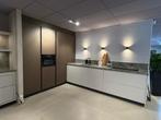 showroomkeuken  met miele en kwartsieten werkblad, Huis en Inrichting, Keuken | Complete keukens, Ophalen, Hoekkeuken, Greeploos