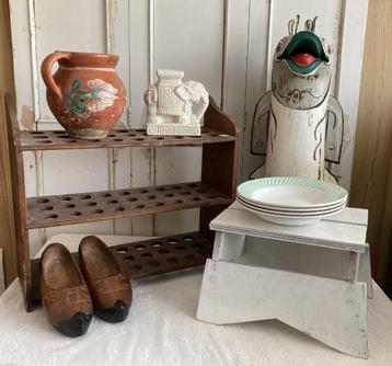 Brocante eierrek - voetenbankje - houten vis - klompen - kan beschikbaar voor biedingen