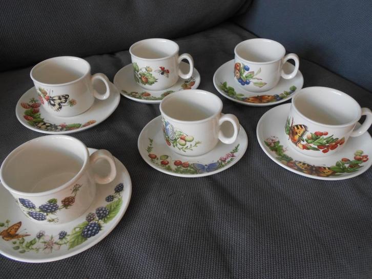 6 kop en schotels Marjolein Bastin met vlinder, Huis en Inrichting, Keuken | Servies, Gebruikt, Kop(pen) en/of Schotel(s), Overige stijlen