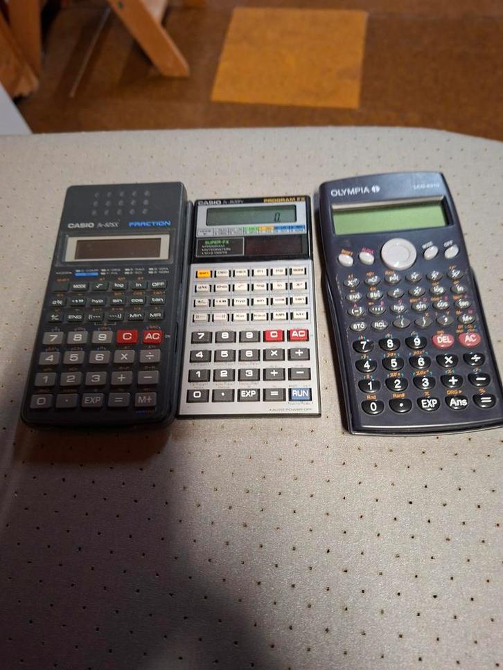 Drie  calculators Casio en Olympia, Diversen, Rekenmachines, Verzenden