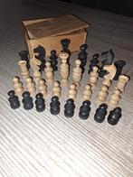 Oude schaakstukken met houten doos, Gebruikt, Een of twee spelers, Onbekend, Ophalen of Verzenden
