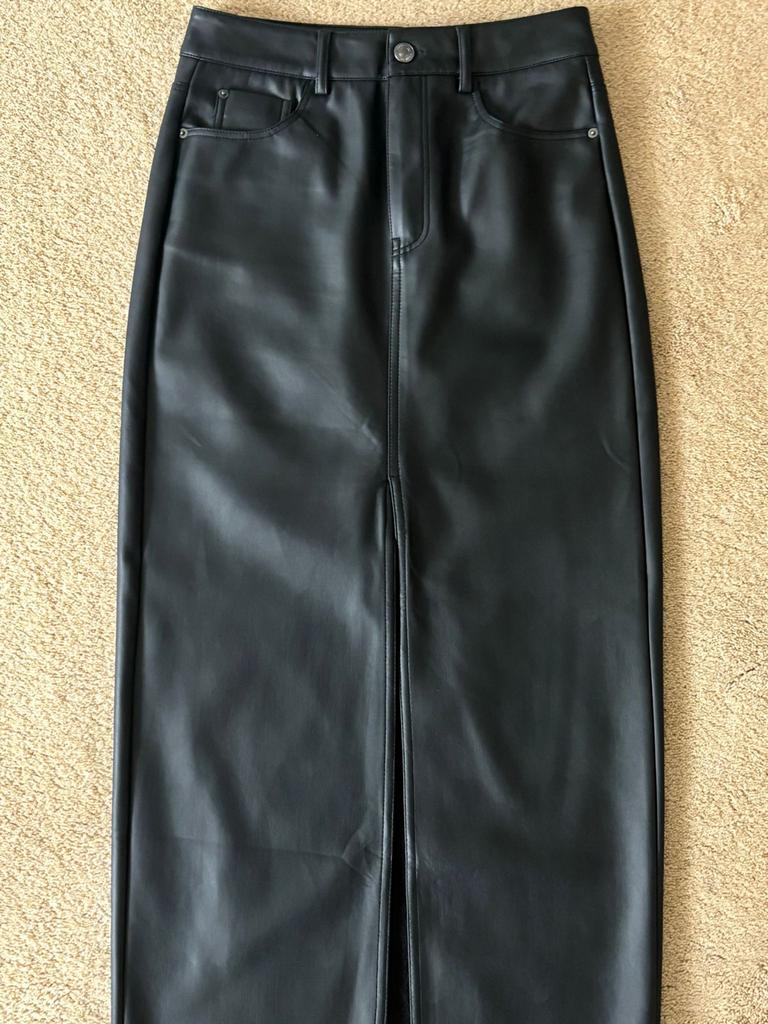 Zwarte Stradivarius leatherlook rok - maat 34, Zwart, Ophalen of Verzenden, Zo goed als nieuw, Maat 34 (XS) of kleiner