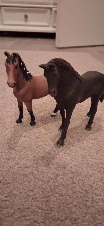 Paardenbeeldjes: Hengst en Merrie beschikbaar voor biedingen