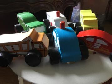 6 degelijke houten actie auto’s hout beschikbaar voor biedingen