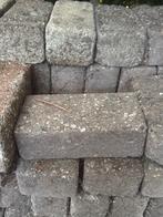 Gratis: beton klinkers grijs, afmeting 21x10x8 cm, Tuin en Terras, Ophalen, Gebruikt, Klinkers, 10 m² of meer