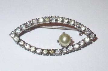 Leuke broche met helder geslepen kristallen.  beschikbaar voor biedingen