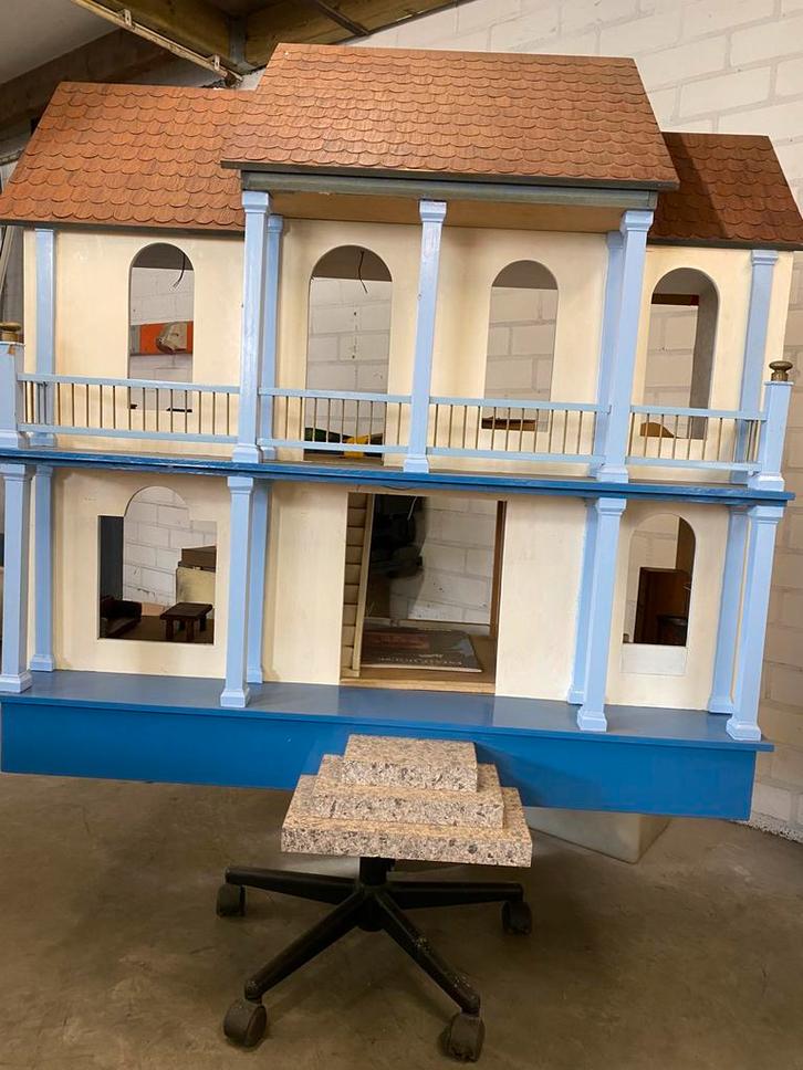 Mooi estate houe, Verzamelen, Poppenhuizen en Toebehoren, Zo goed als nieuw, Poppenhuis, Ophalen