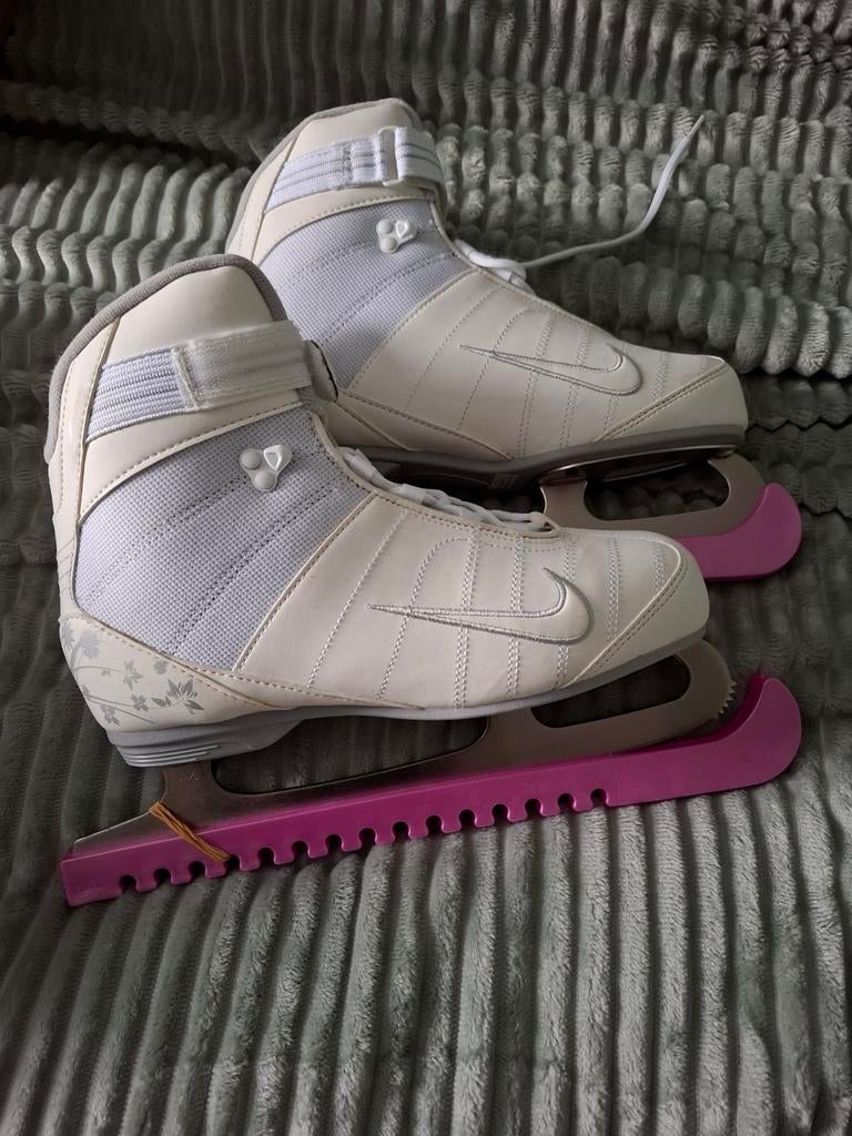 Nike N-Dorf React Women Kunstschaatsen (maat 42 eu), Sport en Fitness, Schaatsen, Ophalen, Zo goed als nieuw, Kunstschaatsen