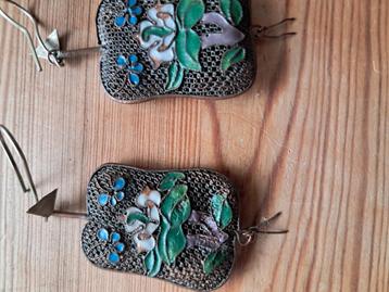 Oude Chinese oorhangers.Handwerk beschikbaar voor biedingen