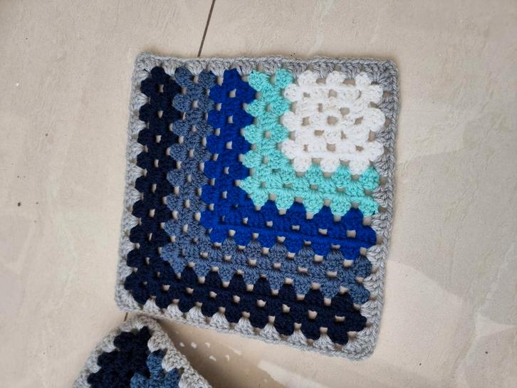 Gehaakte Granny Squares - Diverse Kleuren, Hobby en Vrije tijd, Breien en Haken, Zo goed als nieuw, Haken, Overige typen, Ophalen of Verzenden