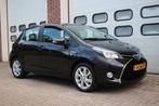 Toyota Yaris 1.5 Hybrid Dynamic * Navi / Leder / Cruise / Tr, Gebruikt, 1070 kg, Zwart, Origineel Nederlands