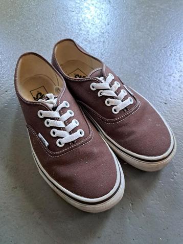 Vans gympen donker bruin maat 37.
Men us 5.5
Wonen us 7
 beschikbaar voor biedingen