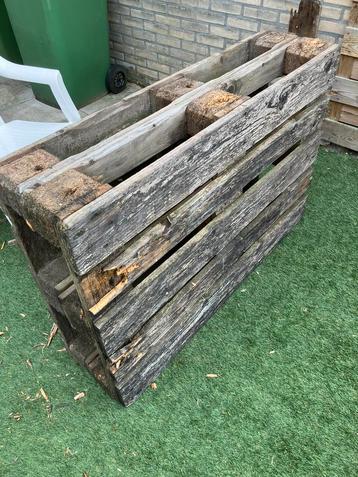 Hout (om op te stoken?) beschikbaar voor biedingen