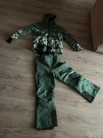 Ski-jas en broek jongens beschikbaar voor biedingen