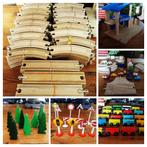 Houten trein rails politiestation - set treintjes - boompjes, Kinderen en Baby's, Speelgoed | Houten speelgoed, Ophalen of Verzenden