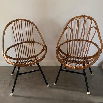 Rotan kinderstoeltjes (2x) antiek / vintage (+60 jaar oud!) beschikbaar voor biedingen